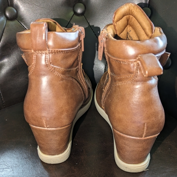 Mossimo Wedge Leather Boot - Picture 4 of 7